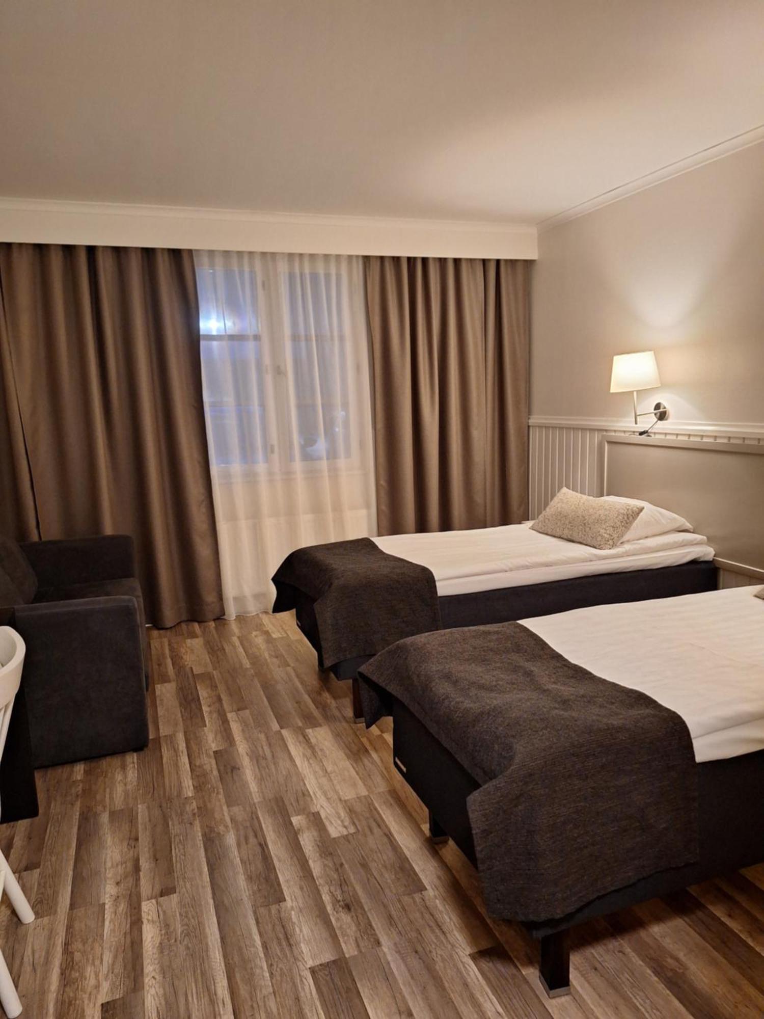 Uusikaarlepyy Juthbacka Hotell מראה חיצוני תמונה